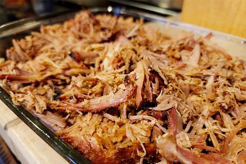 WHISKEY PEACH SMOKED PULLED CHICKEN